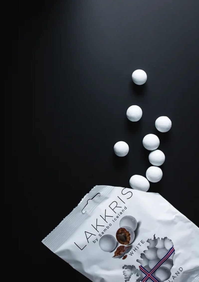 Lakkris White - Chocolate balls with Liquorice center and white sugar coating. - Topiceland